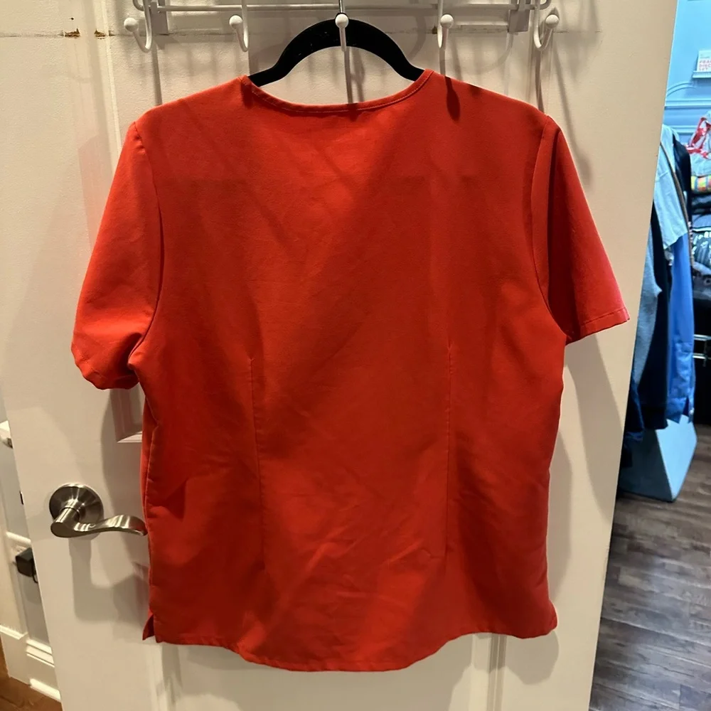 EUC Sz L- Figs Womens scrub top
